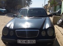 Mercedes E 220