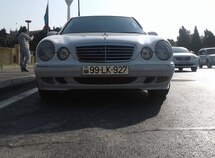 Mercedes E 240