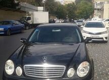 Mercedes E 240