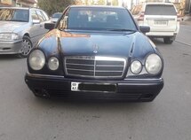Mercedes E 230