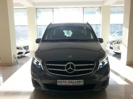 Mercedes V 220