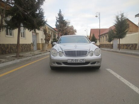 Mercedes E 240