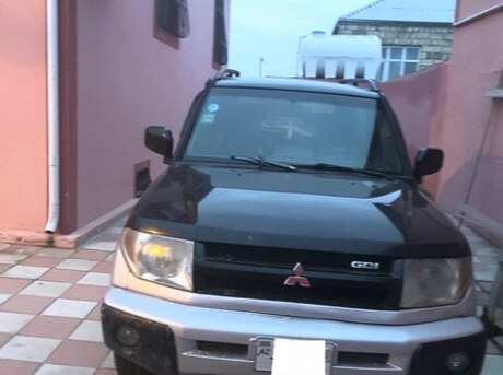Mitsubishi Pajero io