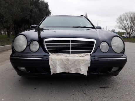 Mercedes E 220
