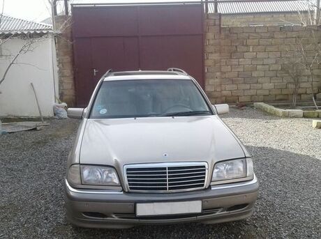 Mercedes C 240