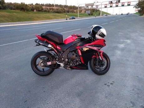 Yamaha YZF-R1