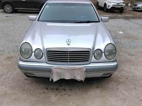 Mercedes E 220