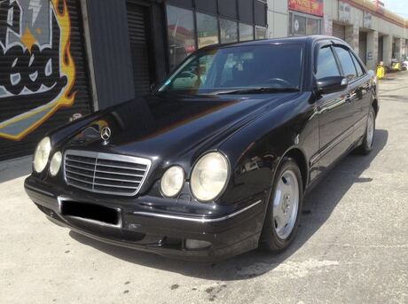 Mercedes E 220