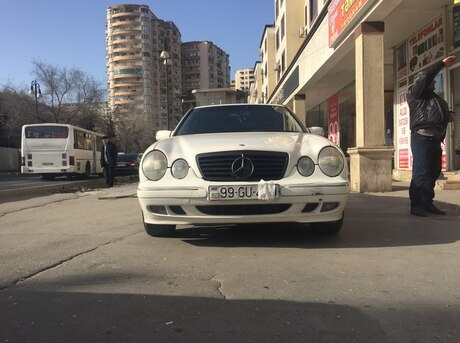Mercedes E 220