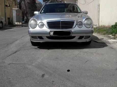 Mercedes E 240