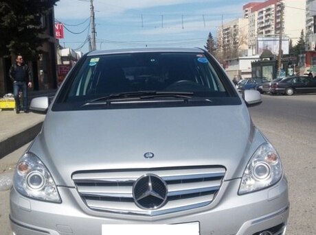 Mercedes B 180
