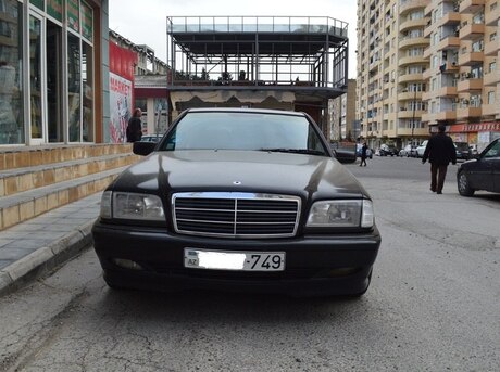 Mercedes C 240