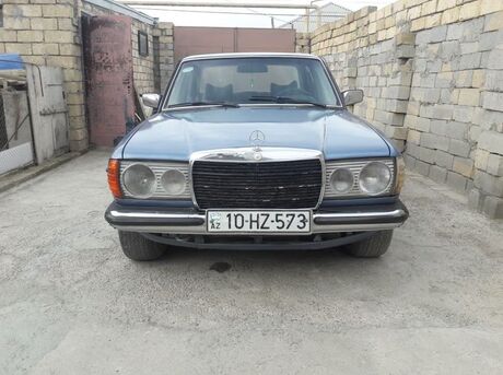 Mercedes E 230