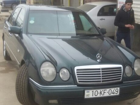 Mercedes E 230