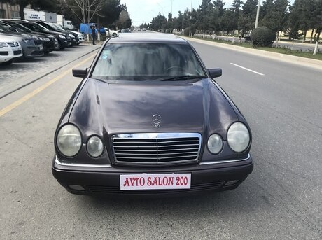 Mercedes E 230