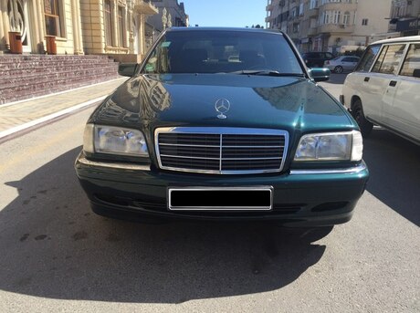 Mercedes C 200