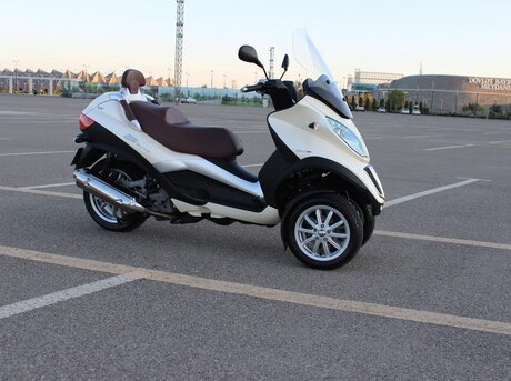Piaggio MP3 LT