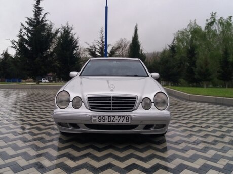 Mercedes E 220