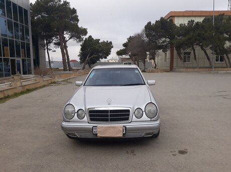 Mercedes E 240