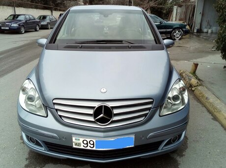 Mercedes B 180