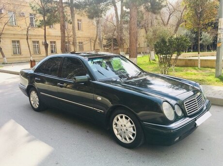 Mercedes E 240
