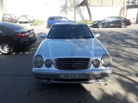 Mercedes E 220