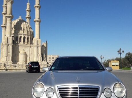 Mercedes E 220