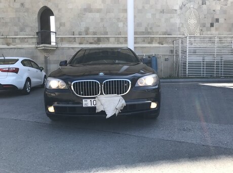 BMW 750
