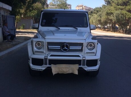 Mercedes G 400