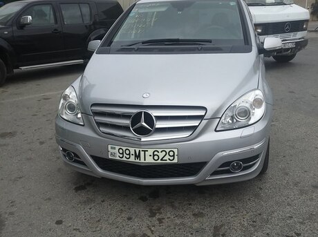 Mercedes B 180