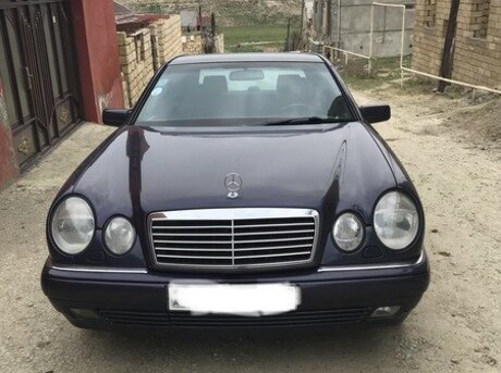 Mercedes E 220