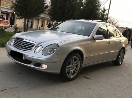 Mercedes E 200