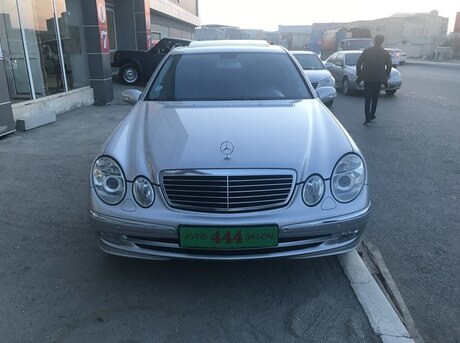 Mercedes E 240