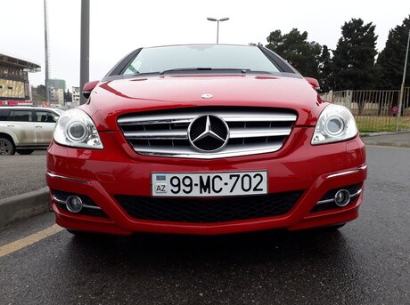 Mercedes B 180