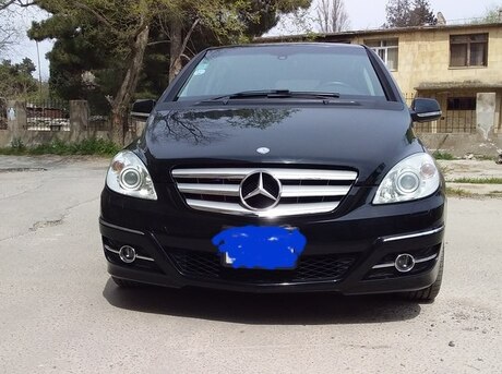 Mercedes B 180