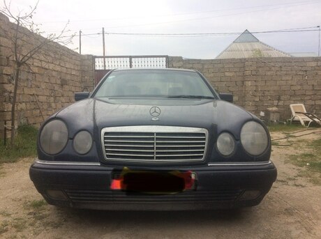 Mercedes E 290