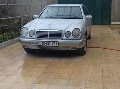 Mercedes E 230