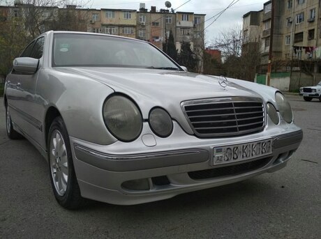 Mercedes E 240
