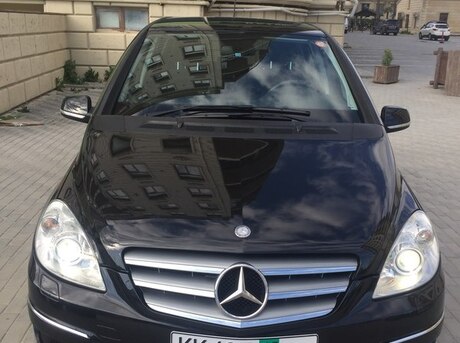Mercedes B 180