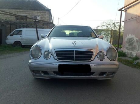 Mercedes E 220