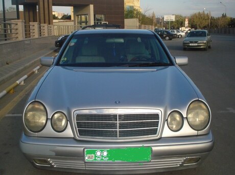 Mercedes E 220