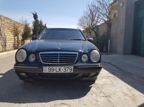 Mercedes E 220