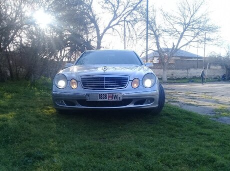 Mercedes E 270