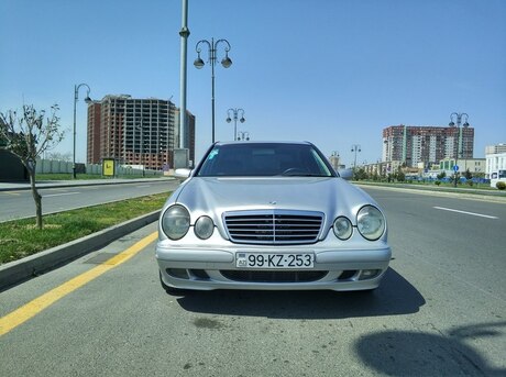 Mercedes E 220