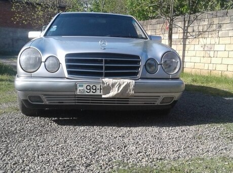 Mercedes E 220