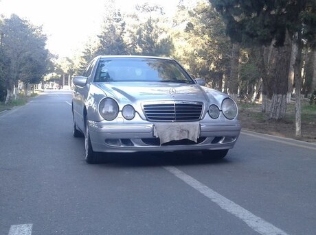Mercedes E 220