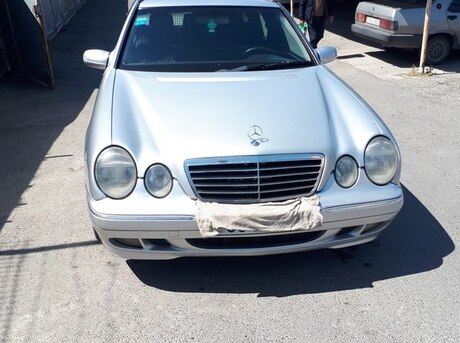 Mercedes E 220