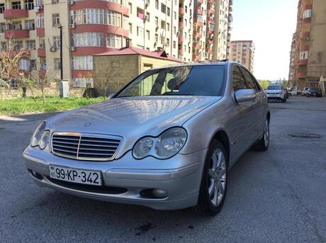 Mercedes C 320