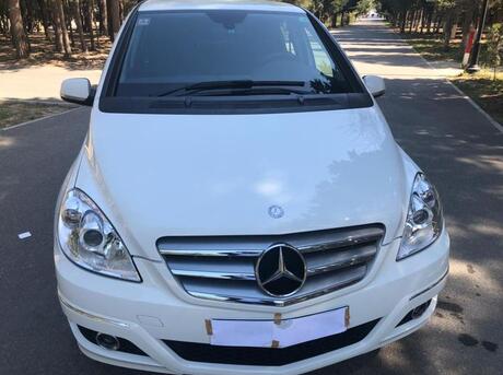 Mercedes B 180