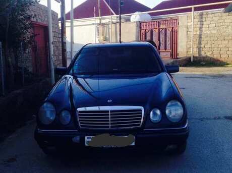 Mercedes E 220